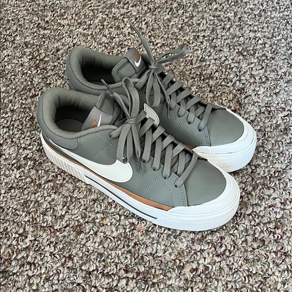 Nike Court Legacy Lift
